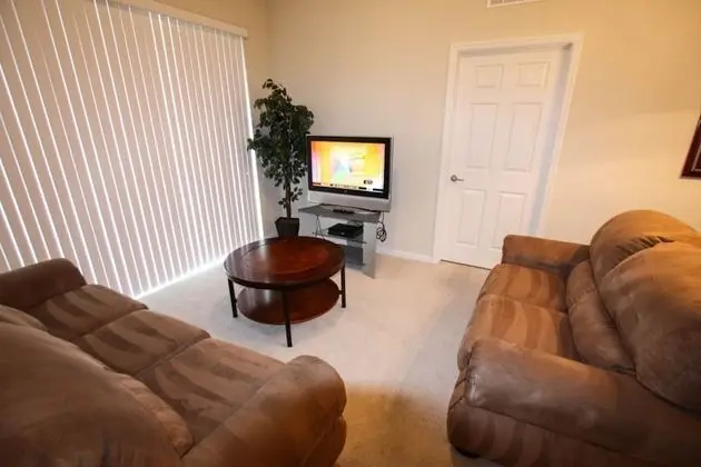 Daire (4114 Vista Cay)