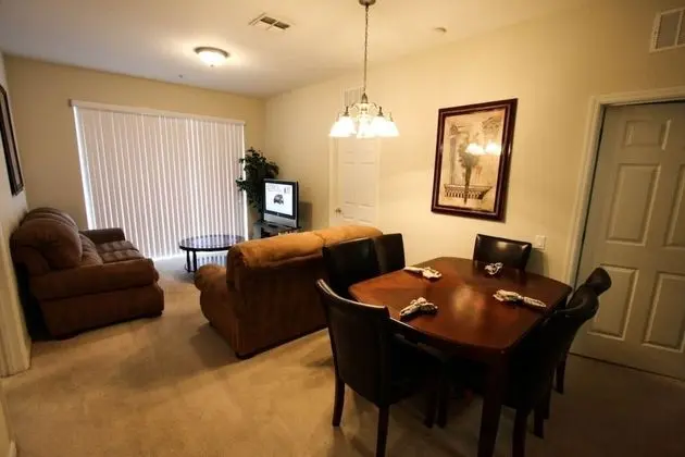 Daire (4114 Vista Cay)
