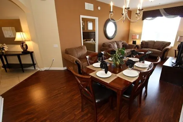 Daire (4126 Vista Cay)