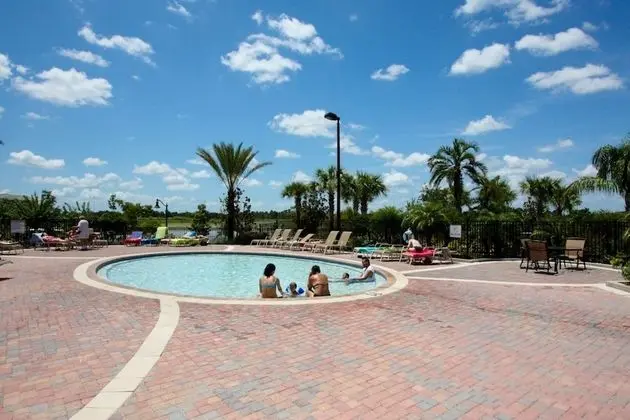 Daire (4126 Vista Cay)