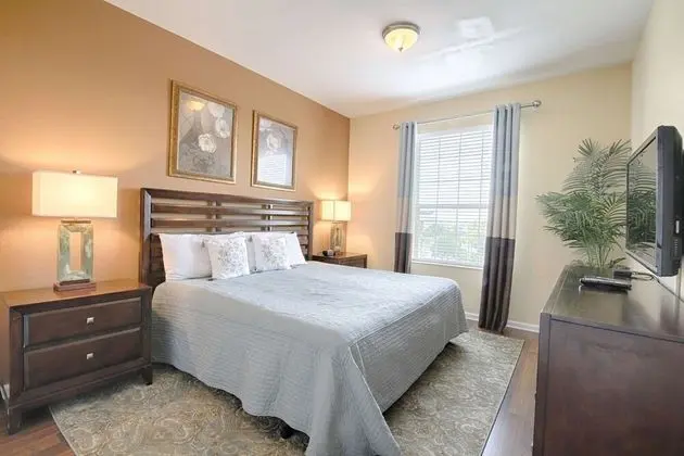 Daire (4126 Vista Cay)
