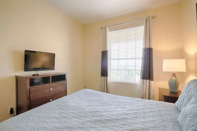 Daire (4126 Vista Cay)