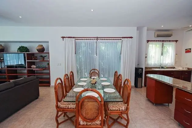 Family Villa, 4 Yatak Odası, Denize Sıfır