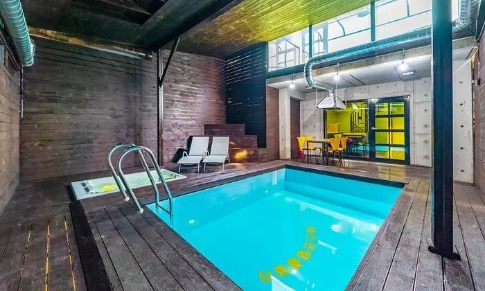 Paris/Luxo/Bellagio - Warm Pool & Run of the House