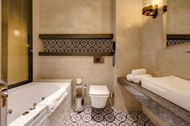 Suite,Deniz Manzaralı,Jakuzili
