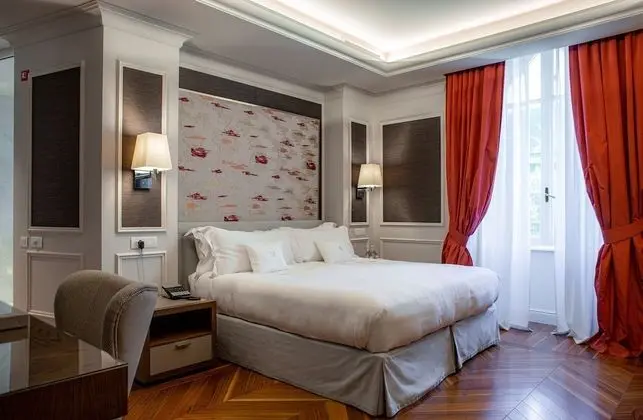 Premium Tek Büyük Yataklı Oda
