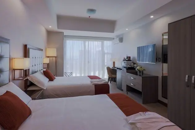 Junior Süit, Havuz Kullanımı, Şehir Manzaralı