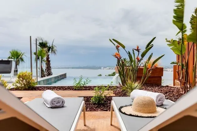 Apart Daire, 3 Yatak Odası, Kişiye Özel Havuzlu, Deniz Manzaralı (Ref. 042)