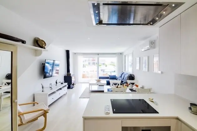 Apart Daire, 2 Yatak Odası, Deniz Manzaralı (Ref. 004)