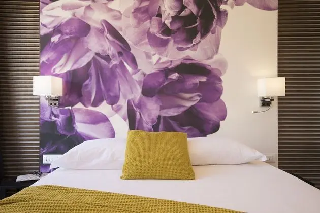 Exclusive Oda, 1 Büyük (Queen) Boy Yatak, Şehir Manzaralı (Purple)