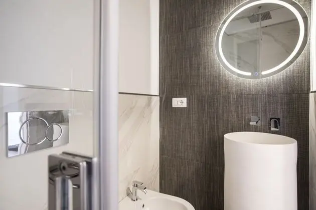 Exclusive Oda, 1 Büyük (Queen) Boy Yatak, Şehir Manzaralı (Purple)