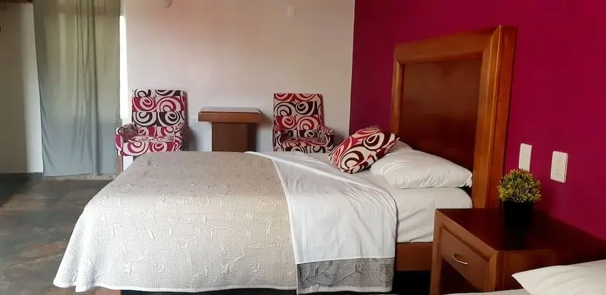 Tek Büyük Yataklı Oda, 2 Çift Kişilik Yatak