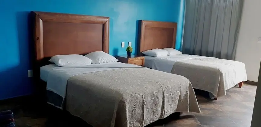 Tek Büyük Yataklı Oda, 2 Çift Kişilik Yatak