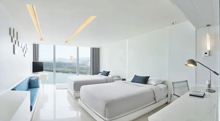 [Package] Deluxe Twin River View + Breakfast at The Buffet + 1 bottle of wine (To-go)