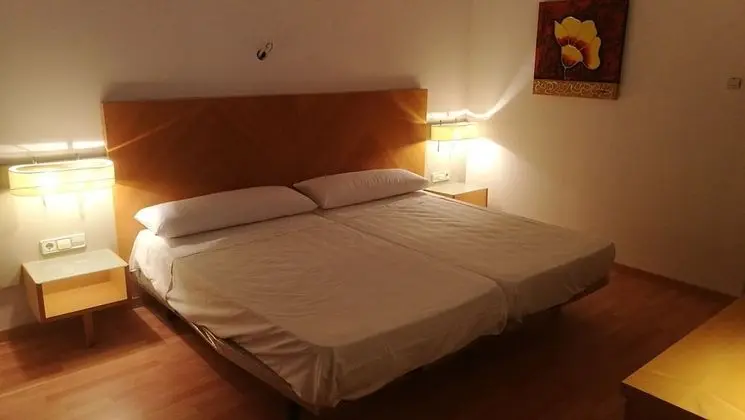 Büyük Yataklı Tek Kişilik Oda