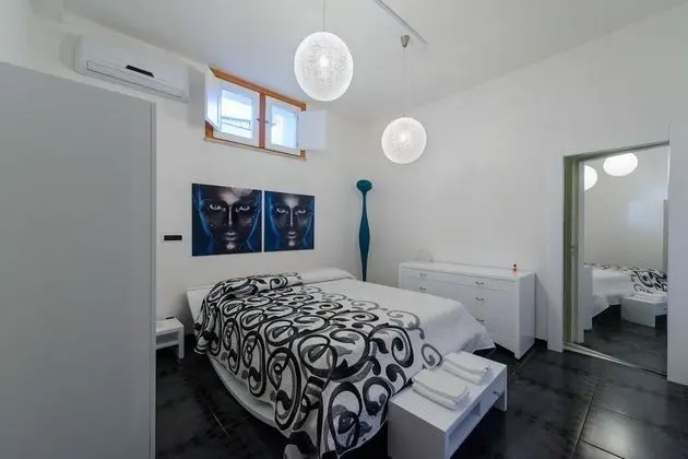 Basic Tek Büyük Yataklı Oda (White Room)