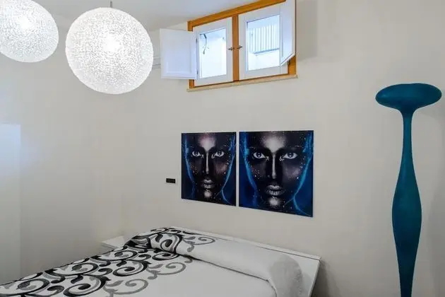 Basic Tek Büyük Yataklı Oda (White Room)
