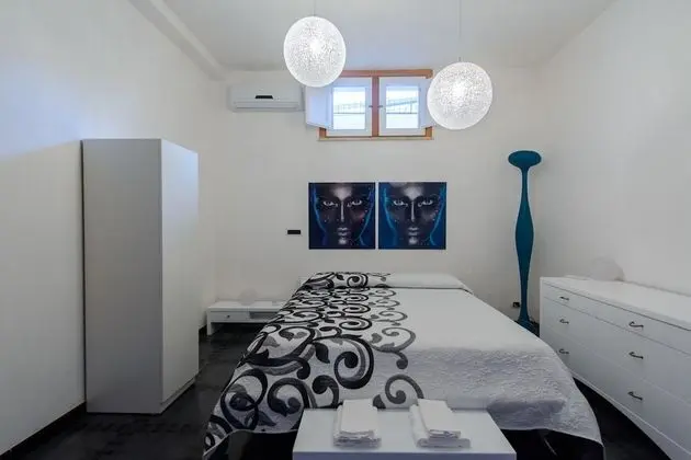 Basic Tek Büyük Yataklı Oda (White Room)