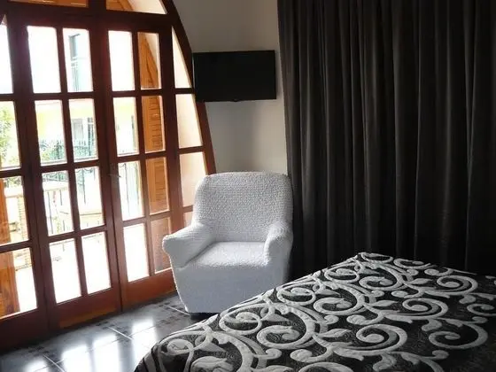 Comfort Tek Büyük Yataklı Oda (Grey Room)