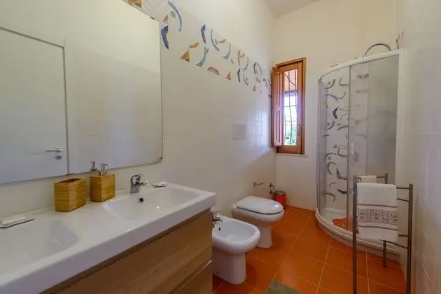 Deluxe Tek Büyük Yataklı Oda (Orange Room)