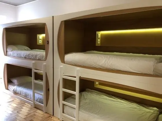 Bed in 6-Bed Dormitory with  Balcony
