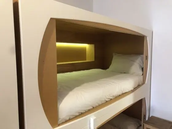 Bed in 6-Bed Dormitory with  Balcony