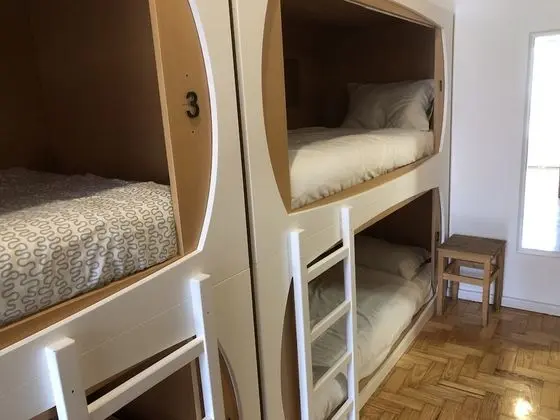 Bed in 6-Bed Dormitory with  Balcony