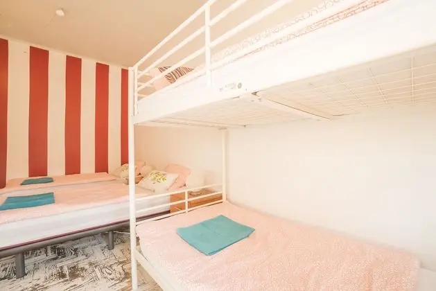 Bed in 6-Bed Dormitory with  Balcony