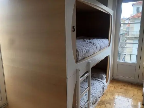 Ortak Ranzalı Oda (Bed in 8-Bed Dormitory with Balcony)