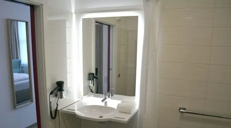 Comfort Tek Büyük Yataklı Oda, 1 Büyük (Queen) Boy Yatak, Engellilere Uygun, Özel Banyo