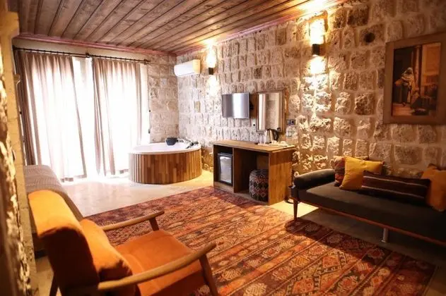Deluxe Room, Jakuzili