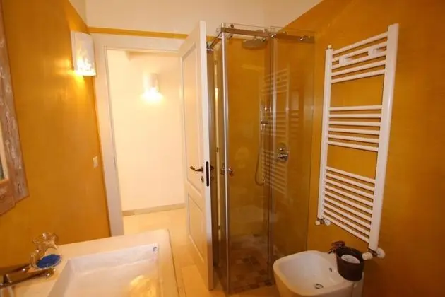 Tek Büyük Yataklı Oda, Havuz Manzaralı (Giove)