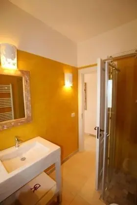 Tek Büyük Yataklı Oda, Havuz Manzaralı (Giove)