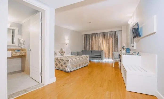 Standart Oda, Kara Manzaralı, Balkonlu