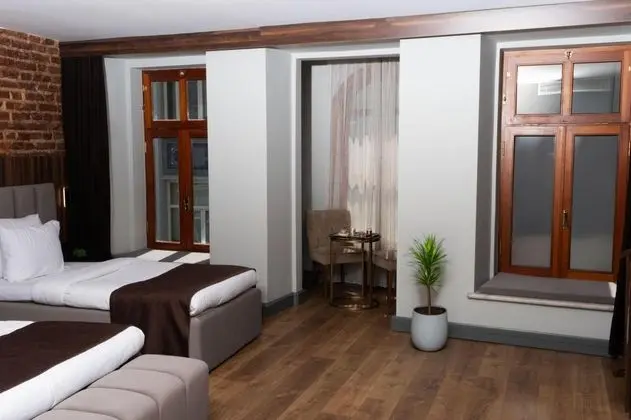 https://images.odamax.com/img/1024x768/odamax/image/upload/Vita_Suites_Karak_y_202601261229562_Yatak_odas_2_.jpg