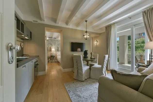 Luxury Apart Daire, Bahçe Manzaralı, Bahçeli