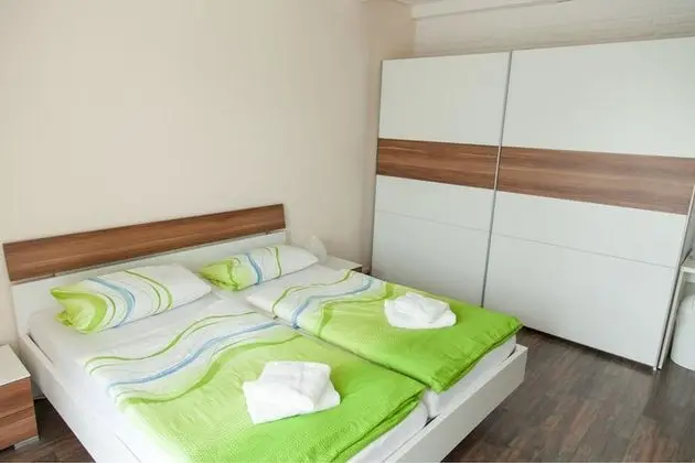 Tek Büyük Yataklı Oda, Ortak Banyo