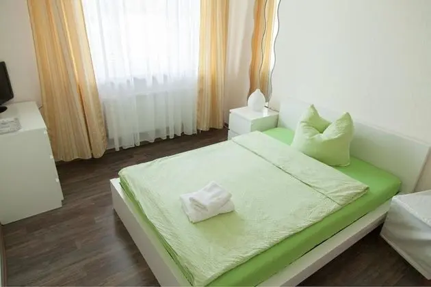 Tek Büyük Yataklı Oda, Ortak Banyo