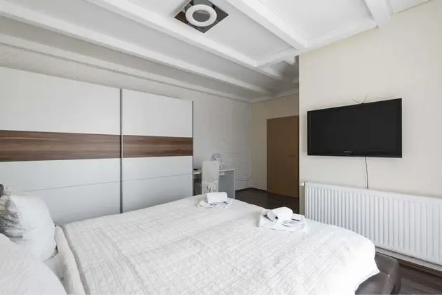 Tek Büyük Yataklı Oda, Ortak Banyo