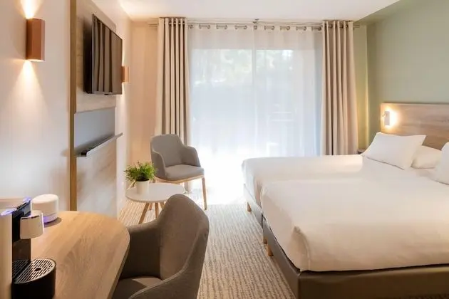 Tek Büyük veya İki Ayrı Yataklı Oda, 1 En Büyük (King) Boy Yatak, Havuz Kenarı