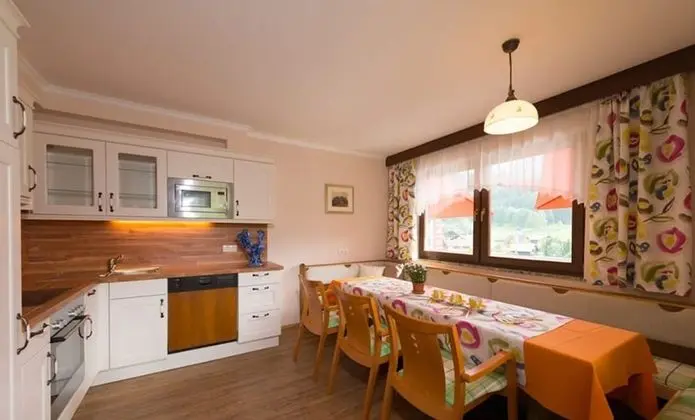 Süit, Dağ Manzaralı (Fun Hubertus)