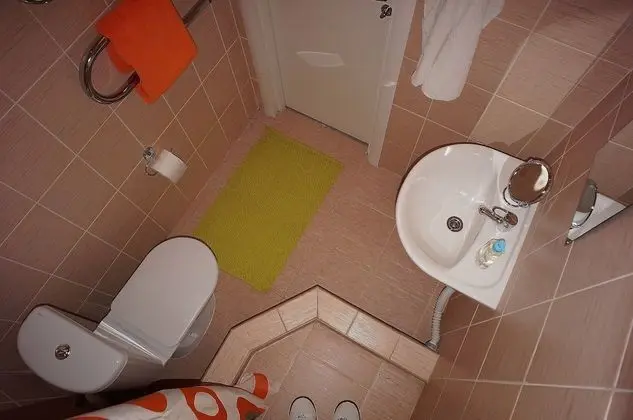 Economy Tek Büyük Yataklı Oda, Ortak Banyo (Small)