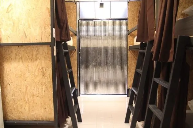 6-Bed Mixed Dormitory Room