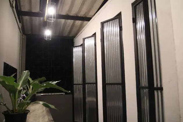 6-Bed Mixed Dormitory Room
