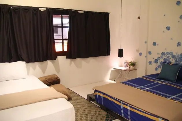 Private Triple Room with Shared Bathroom
