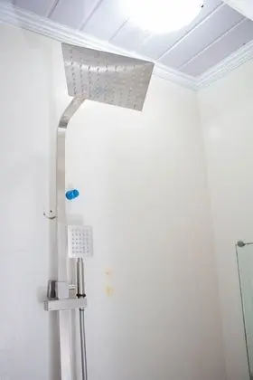 Deluxe Tek Büyük Yataklı Oda (Airconditioned)