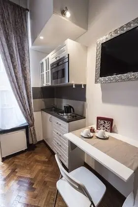 Standard Tek Büyük Yataklı Oda (Fontana di Trevi Kitchenette)