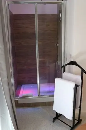 Economy Tek Büyük veya İki Ayrı Yataklı Oda