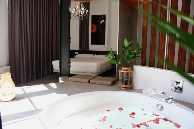 Deluxe Tek Büyük Yataklı Oda, Sıcak Su Küveti