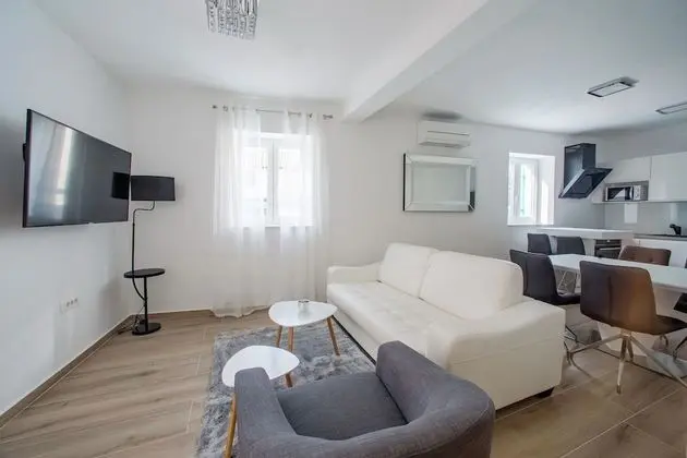 Luxury Apartment (1 Bedroom)